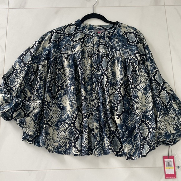 NWT Vince Camuto size medium women’s blouse - Picture 2 of 4